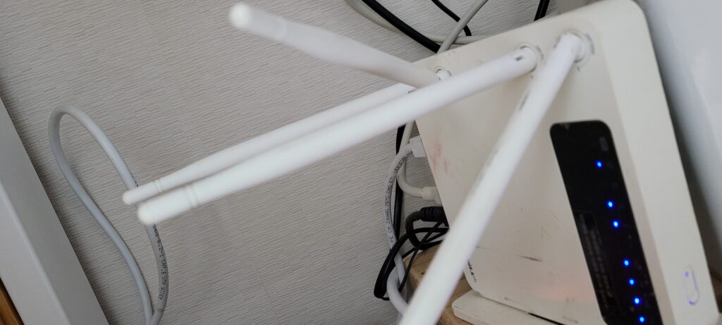 와이파이 공유기-IPTIME용 방 내부 사용하고 있는 IP 공유기